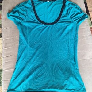 Size 8 Turquoise lulu tee